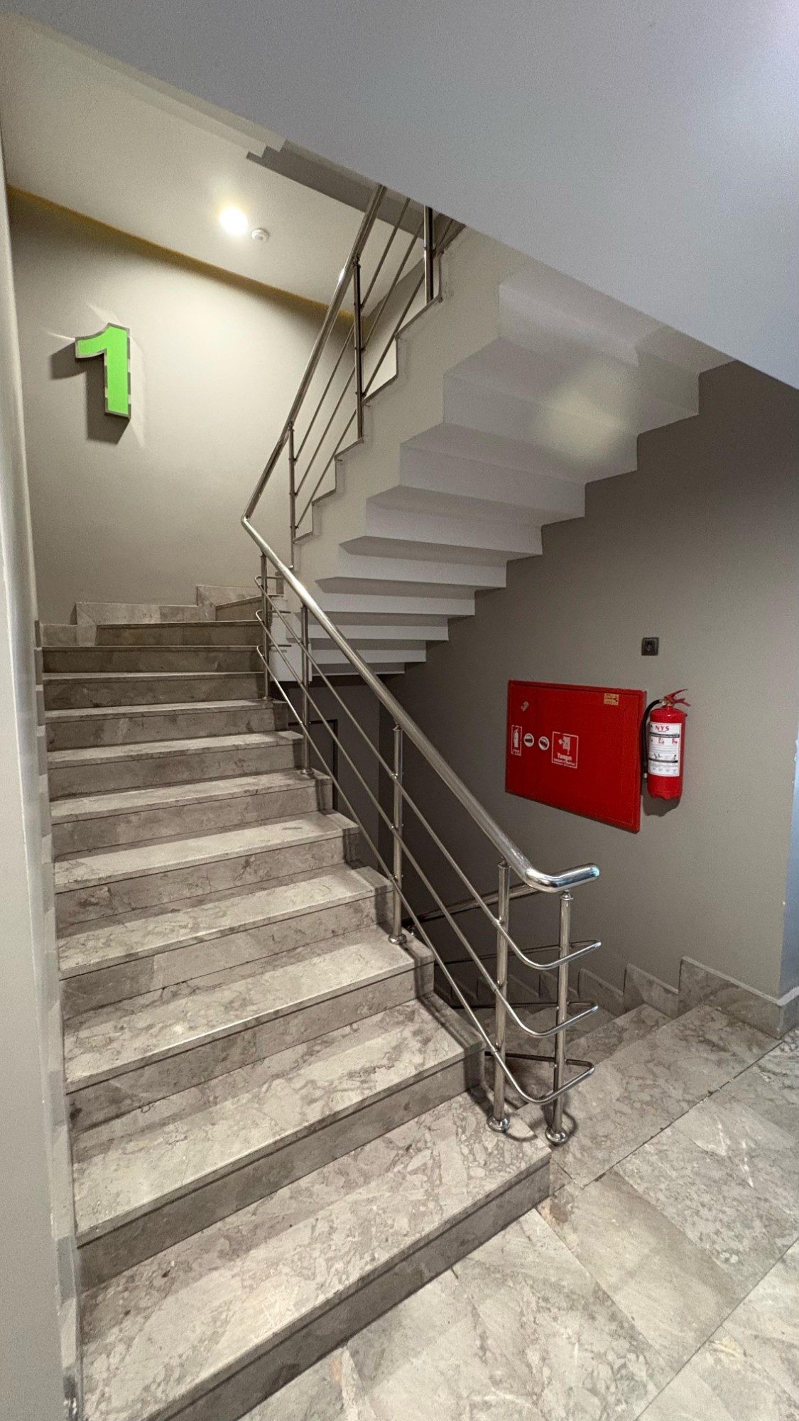 Plaza Rezidans merdiven evi